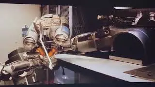 Short Circuit. Number 5 repairs himself - (in reverse)
