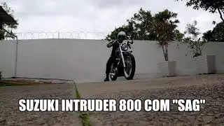 Suzuki Intruder 800 com sistema 