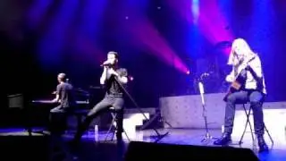 Maroon 5 - Out Of Goodbyes