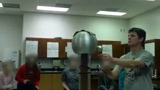 Levitating Cloth/Static Electricity Demo with Mr Pauller