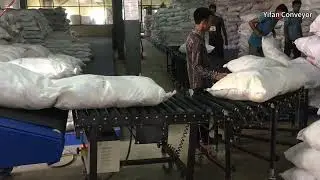 Mobile telescopic belt conveyor for tea factory loading and unloading bags into trucks