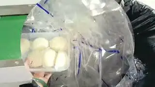 Pillow packaging machine   upper film feeding compressed