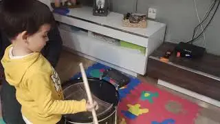 Hugo tocando 