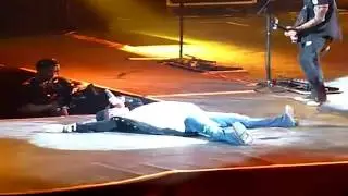 Axl Rose Falls And Breaks a Bone During a Concert
