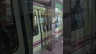 ORLANDO.AIRPORT TRAM TO DEPARTURE WAITING AREAS