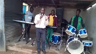 MC OZOOM KA PETER  WELCOME OSEN OMIN AWIKO AT LEGACY CLUB LWANDA K'ONYANGO.