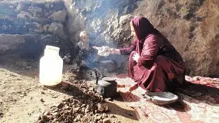 Documentary about the life of the hero's single mother and her orphaned daughter in the cave
