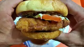 Отзыв о сэндвиче Deluxe McCrispy Chicken Sandwich из постоянного меню McDonald's.