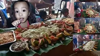 Shadow H 3year old birthday  preparing for boodle fight.😋