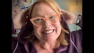 Yes Girl choose the sparkle cat eye glasses