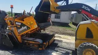 Leeboy 1000 paver at work