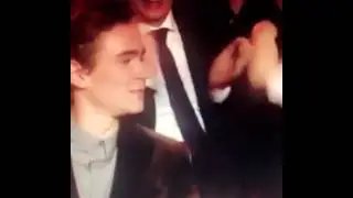Tarjei and Henrik kissing Zoomed in