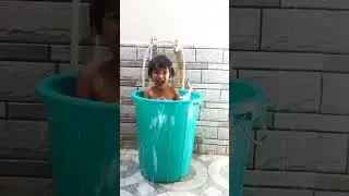 Nivi Ne Ki Tup Bhar kar Kari Pani Me Masti 😅😅 #childvlog #nivivlog #familyvlog #funnyvlog