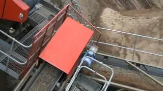 Feed conveyor on CDE wash plant.mpg