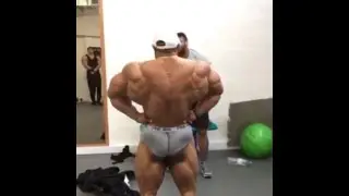 Roelly Winklaar Back Lat Spread ( Body Expo UK Back Stage )