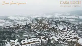 Inverno in Toscana - vineyard drone tour / San Gimignano under the snow