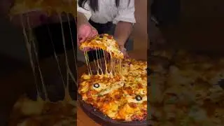 Tag your friends who love to eat pizza 🍕  #pizza #viralvideo #pizzalover #ludhianafood #ludhiana