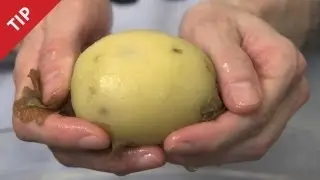 Как чистить картофель голыми руками &mdash; CHOW Tip