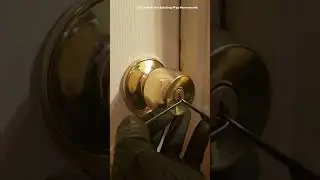 Lock Picking a bedroom door lock open #diy #locksmith #lockrekey #fyp