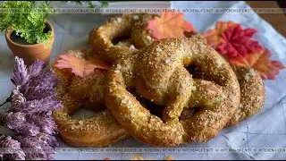 Covrigi de casa Pretzel pufosi in interior si crocanti la exterior