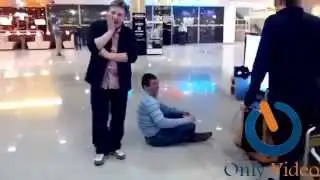 Russian Man Freaks Out Using The Oculus Rift