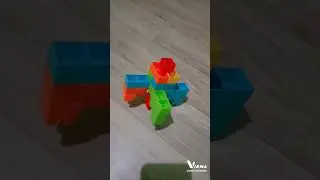 Spining toy made by blocks(with 5 different colours)