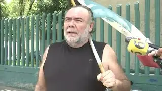 Jesús Ochoa es captado pidiendo dinero en las calles de la CDMX