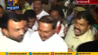 Former CM Kiran Kumar Reddy Gets Grand Welcome at Airport
