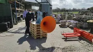 Soundcheck of a signalhorn for a container vessel. Makes a great ship sound.