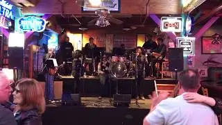 Thinking Out Loud - Live@ Martells Tiki Bar 2018  The Funktion Band- KLN Entertainment