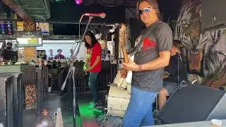 The Jungle Bar - Leones 