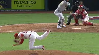 OAK@LAA: Scribner falls down while throwing a pitch