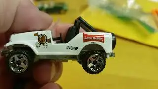 Hot Wheels little Debbie special edition series IV Hiway hauler combat medic roll patrol unboxing