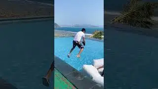 очень милая и забавная фотосессия в бассейне #смешно #бассейн #уличнаяфотография