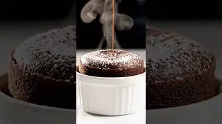 Cut it&hellip; and let it flow 😍🍫#ChocolateLavaCake #DessertReels #ViralDessert #SweetCravings