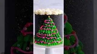 Perfect holiday Christmas cake using piping tip 199 & 34 #cakedecorating #christmas