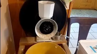 Измельчение полбы в муку