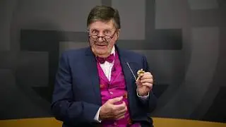 Lot 163: Roman Gold Officer's Crossbow Brooch with Locking Catch with Tim Wonnacott