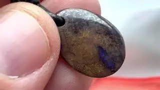 Pendentif Opale Boulder - Australie - Poids 1.54g + cordon cuir OP136