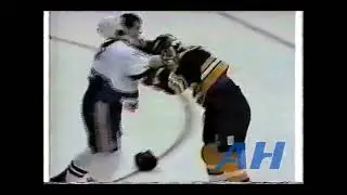 NHL Nov. 13, 1993 Dean Chynoweth,NYI v Bryan Smolinski,BOS New York Islanders Boston Bruins