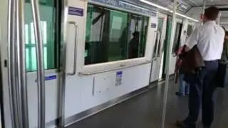 Видео 4K для поездки на SkyTrain в аэропорту Майами