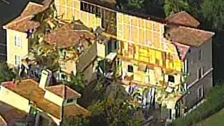 Fla. sinkhole causes partial villa collapse