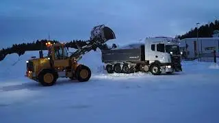 Volvo L50. Snölastning.