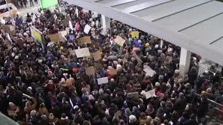 Trump's ban on refugees hits snag in court