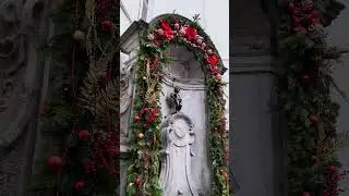 Manneken Pis in Christmas mode)
