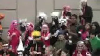 Mega64: Cosplayerz Strike A Poze