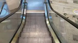 Sweden, Haninge Centrum, H&M, 2X escalator