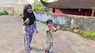 JALAN PAGI BERSAMA ALINDYA DAN ALINDRA