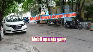 Hunting mobil depan Rumah sore hari