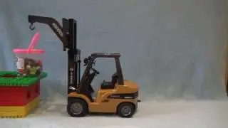 Huina 1577 Радиоуправляемый вилочный погрузчик